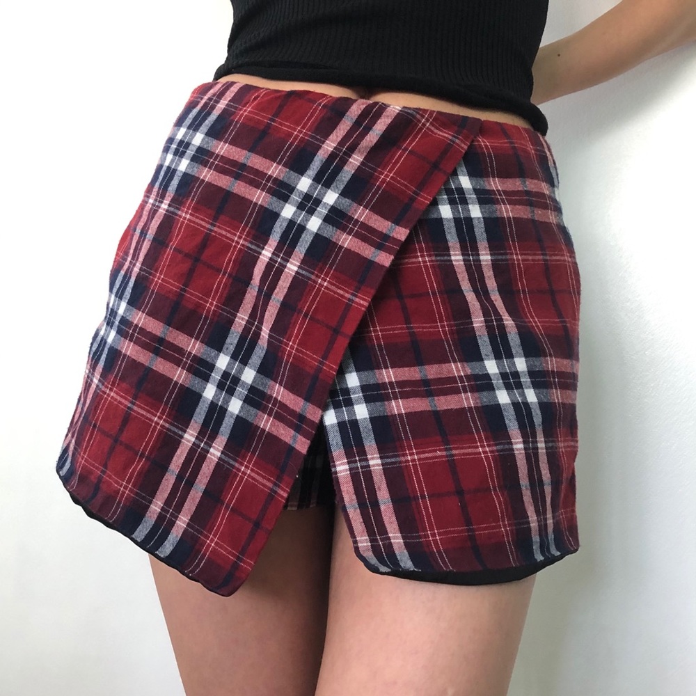 SHOP CLOSING Urban Outfitters Plaid Skort